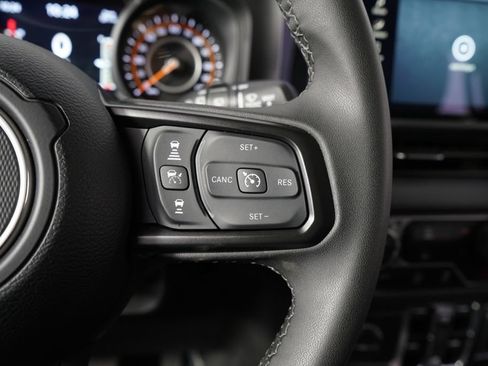 Used 2025 Jeep Wrangler Unlimited Rubicon AWD/4WD image 34