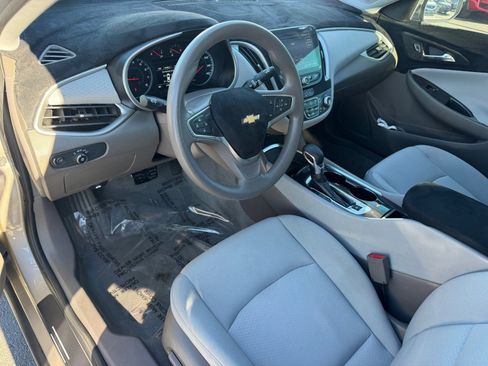 Used 2022 Chevrolet Malibu LT image 17