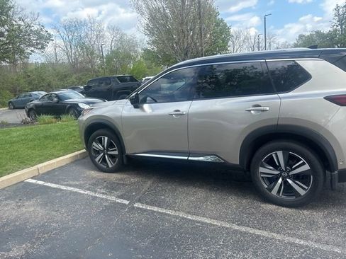 Used 2021 Nissan Rogue Platinum image 12