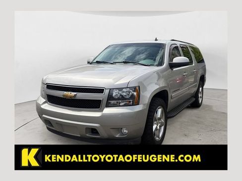 Used 2007 Chevrolet Suburban LT w/ LT Preferred Equipment Group AWD/4WD image 1