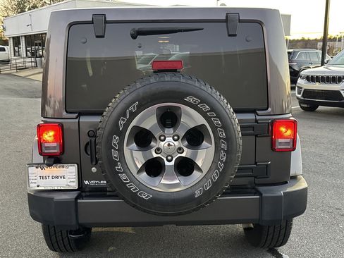 Used 2018 Jeep Wrangler Unlimited Sahara w/ Connectivity Group image 4