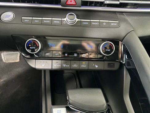 Used 2024 Hyundai Elantra SEL w/ Convenience Package image 23