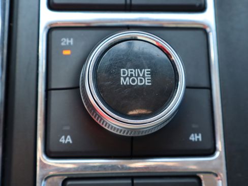 Used 2023 Ford Expedition XLT image 28