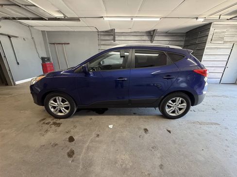 Used 2010 Hyundai Tucson GLS w/ Popular Equipment Pkg 2 FWD image 2