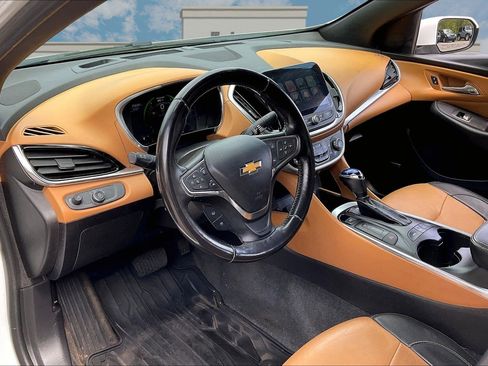 Used 2018 Chevrolet Volt Premier w/ Driver Confidence Package FWD image 13