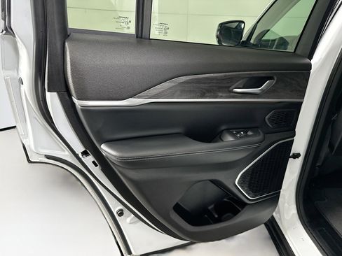 Used 2022 Jeep Grand Cherokee Limited 4xe image 28