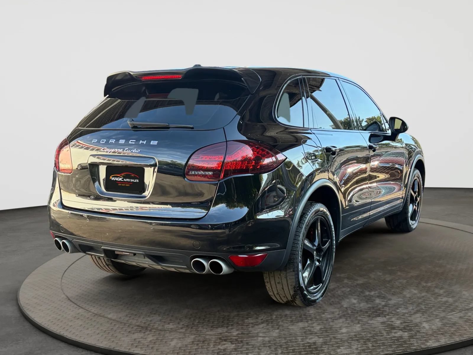 Used 2013 Porsche Cayenne Turbo AWD/4WD image 10