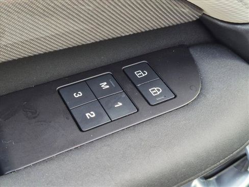 Used 2023 Land Rover Discovery Metropolitan Edition AWD/4WD image 12
