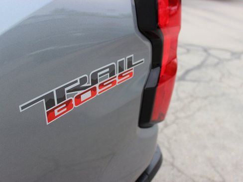 Used 2025 Chevrolet Colorado Trail Boss AWD/4WD image 5