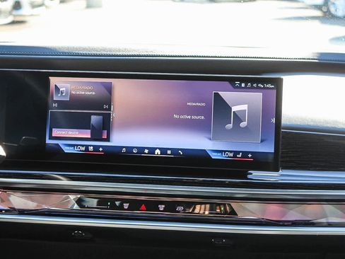 Used 2025 BMW 740i w/ Premium Package image 14