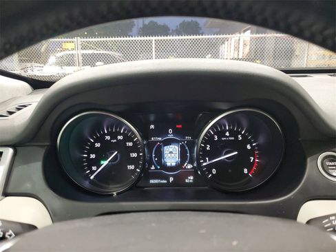 Used 2018 Land Rover Discovery Sport SE image 19