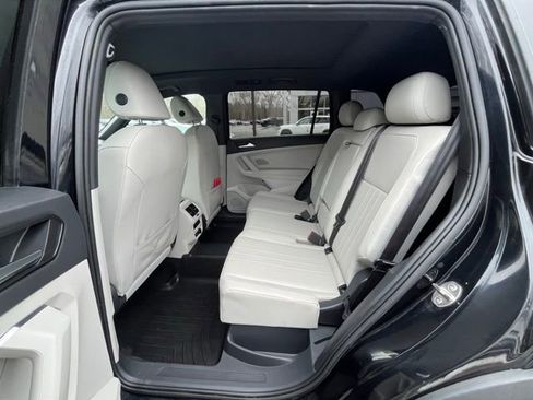 Certified 2022 Volkswagen Tiguan SE R-Line image 10