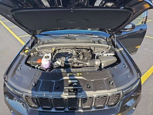 New 2025 Jeep Grand Cherokee Limited w/ Black Appearance Package image 30