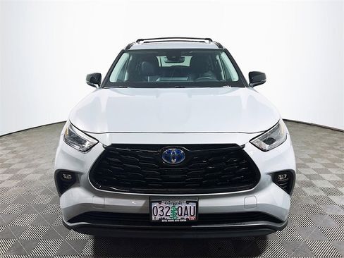 Certified 2024 Toyota Highlander XLE image 3