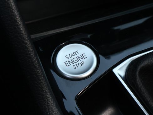 Used 2023 Volkswagen Taos SEL image 18