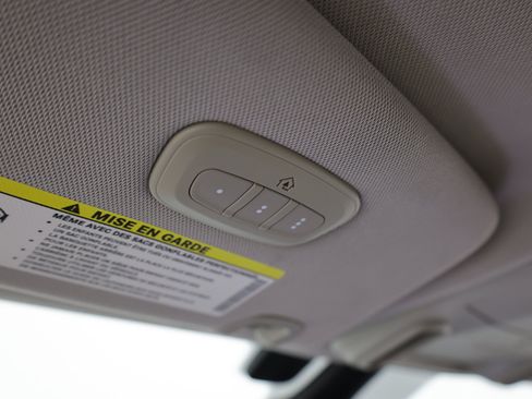 Used 2021 Chrysler Pacifica Limited w/ Uconnect Theater Family Group FWD image 28