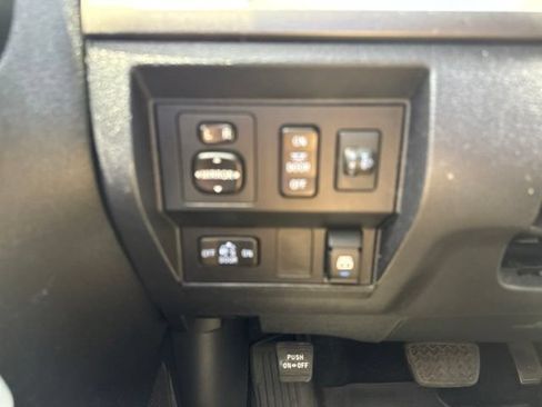 Used 2017 Toyota Tundra SR5 w/ SR5 Upgrade Package AWD/4WD image 17