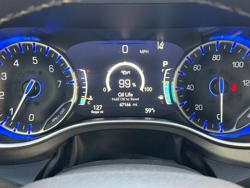 Used 2023 Chrysler Pacifica Touring-L FWD image 24