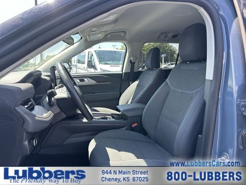 Used 2025 Ford Explorer Active AWD/4WD image 10