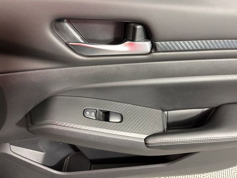 Used 2024 Nissan Altima 2.5 SV image 19