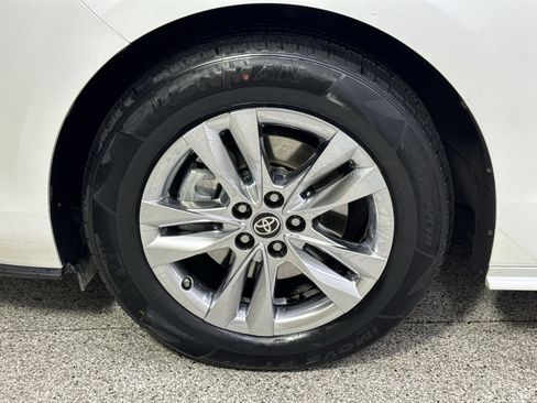 Used 2022 Toyota Sienna XLE image 15