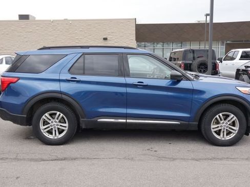 Used 2022 Ford Explorer XLT w/ Equipment Group 202A image 3