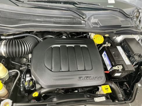 Used 2019 Dodge Grand Caravan SXT FWD image 33
