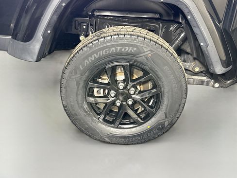 Used 2021 Jeep Gladiator Sport AWD/4WD image 33
