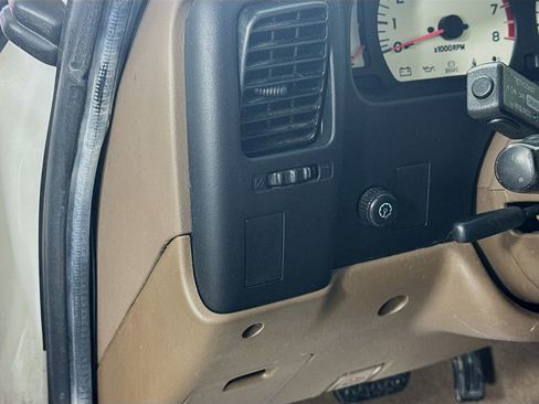 Used 2004 Toyota Tacoma 2WD Xtracab image 10