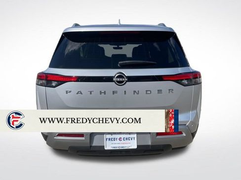 Used 2025 Nissan Pathfinder SL AWD/4WD image 4