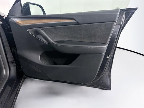 Used 2024 Tesla Model Y Long Range AWD/4WD image 33