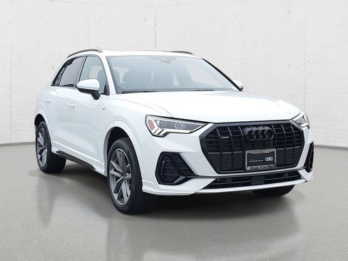 Certified 2025 Audi Q3 2.0T Premium w/ Convenience Package AWD/4WD image 3