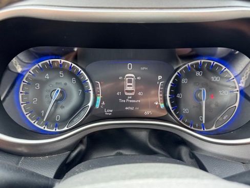 Certified 2022 Chrysler Pacifica Touring-L FWD image 16