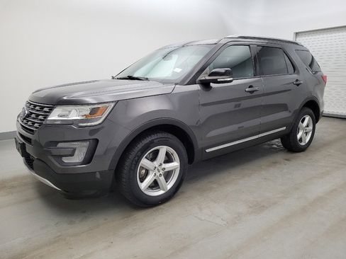 Used 2017 Ford Explorer XLT w/ Equipment Group 201A image 2