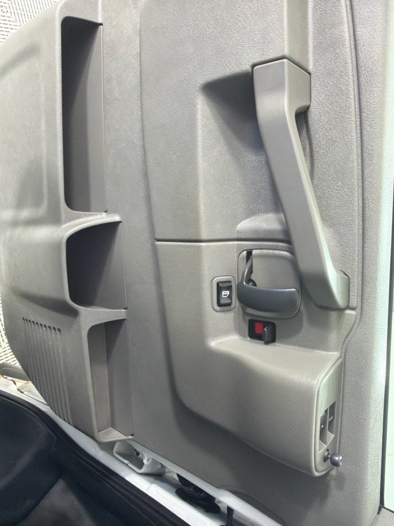 Used 2017 Chevrolet Express 3500 Extended RWD image 11