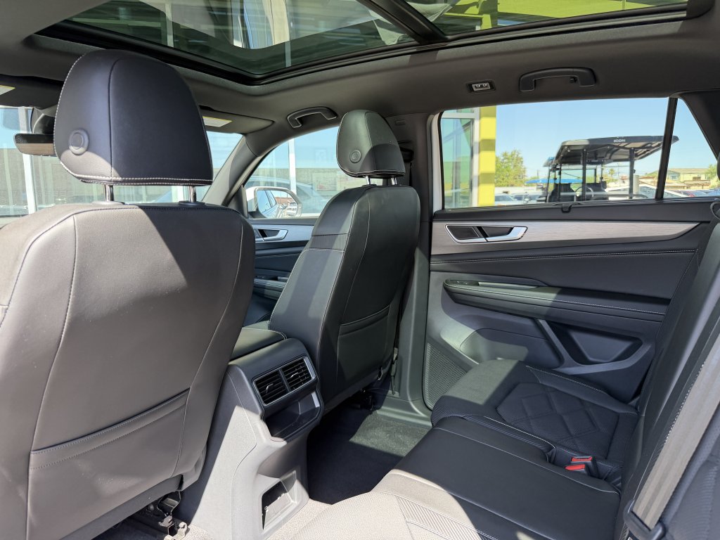Used 2024 Volkswagen Atlas Cross Sport SE w/ Panoramic Sunroof Package FWD image 33