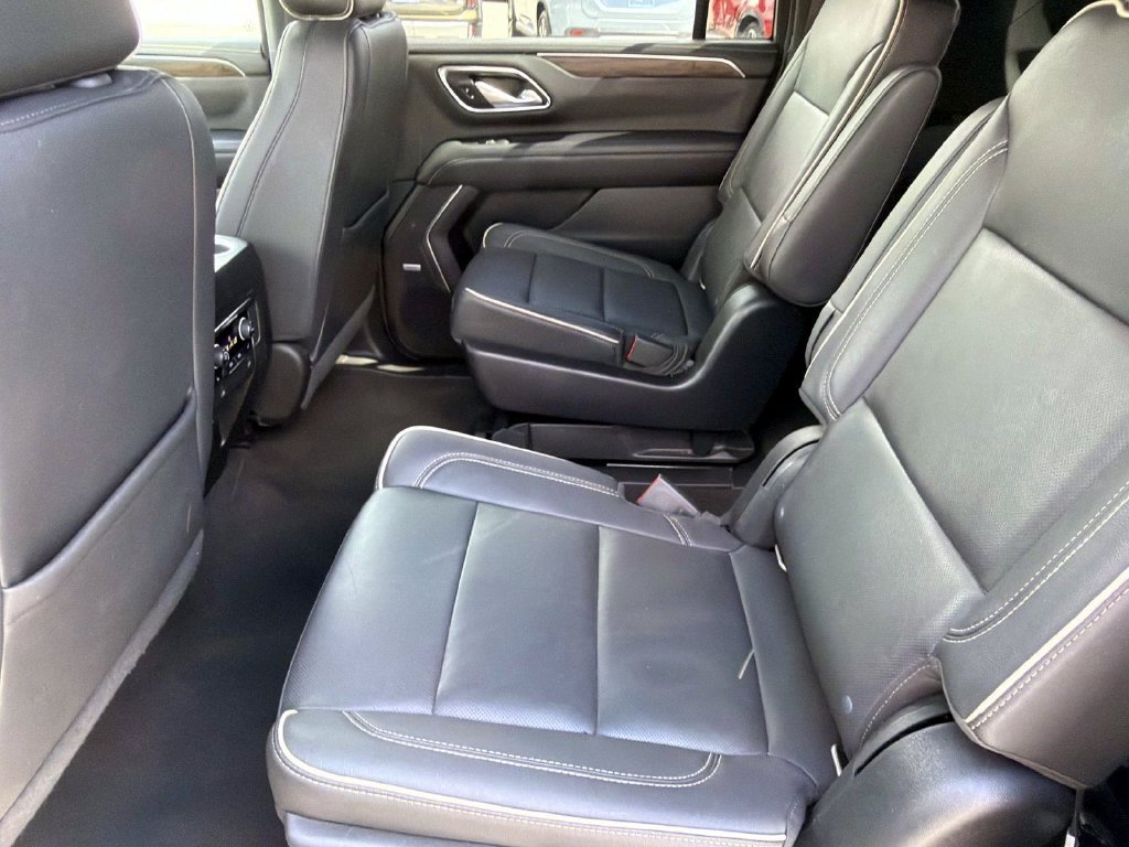 Used 2022 Chevrolet Suburban Premier AWD/4WD image 12