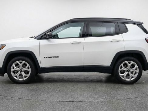 Used 2025 Jeep Compass Latitude AWD/4WD image 5