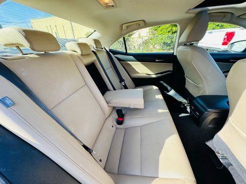 Used 2018 Lexus IS 300 image 15