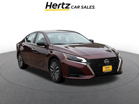 Used 2025 Nissan Altima 2.5 SV FWD image 1