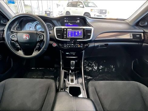 Used 2017 Honda Accord EX image 7