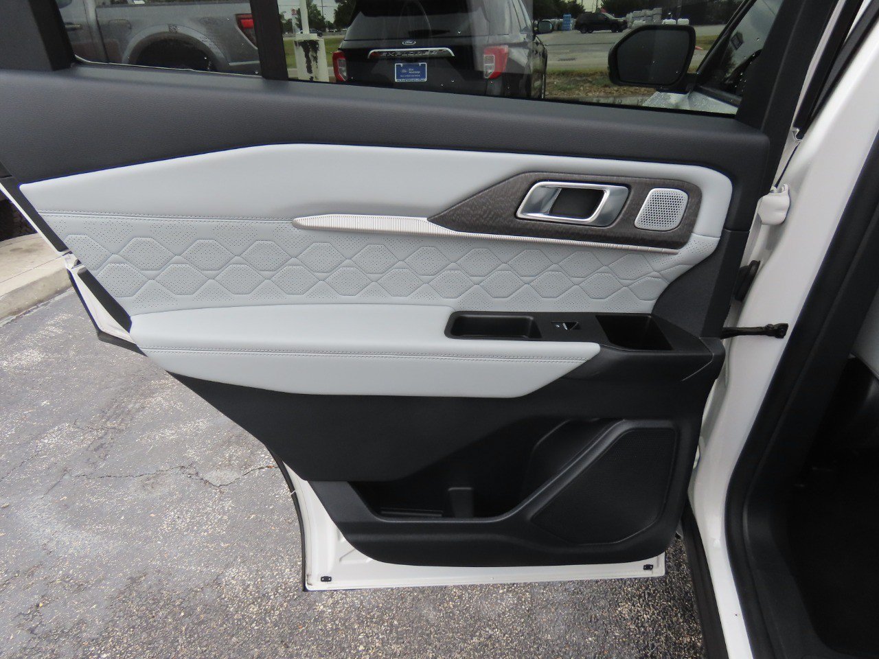 Certified 2025 Ford Explorer Platinum w/ Ultimate Package RWD image 18