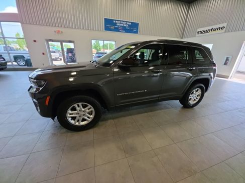 Used 2023 Jeep Grand Cherokee Laredo w/ Luxury Tech Group I AWD/4WD image 17
