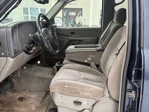 Used 2005 Chevrolet Tahoe LS image 9