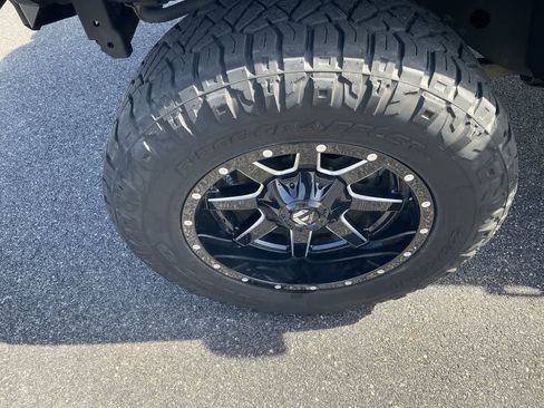 Used 2018 Jeep Wrangler Unlimited Sahara AWD/4WD image 10