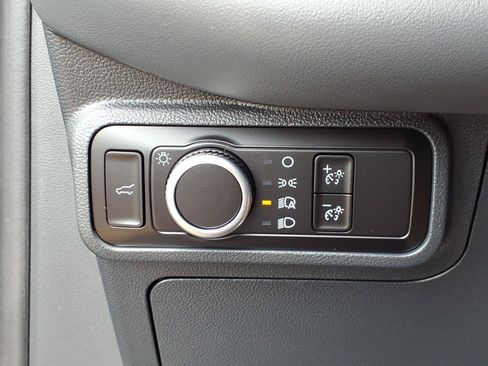 Used 2025 Ford Explorer Active AWD/4WD image 19