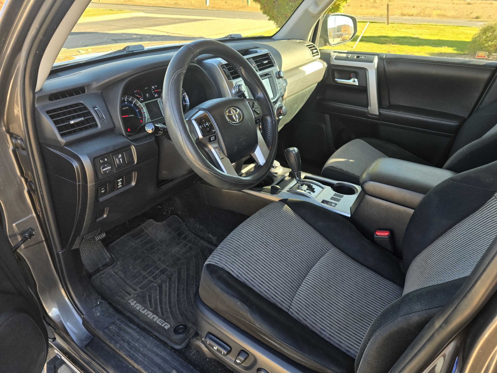 Used 2016 Toyota 4Runner SR5 AWD/4WD image 24
