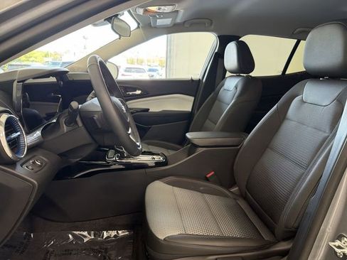 Certified 2025 Chevrolet Trax LT w/ Driver Confidence Package FWD image 13