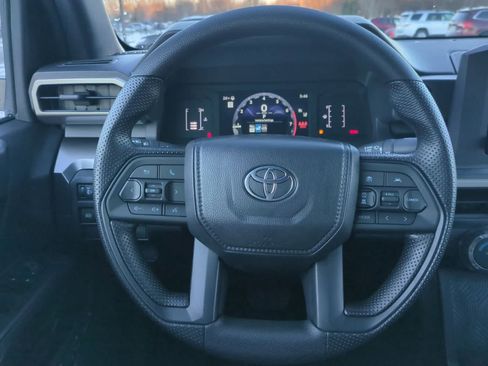 Used 2025 Toyota Tacoma SR5 AWD/4WD image 17