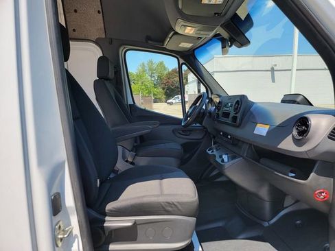 Used 2025 Mercedes-Benz Sprinter 2500 image 17